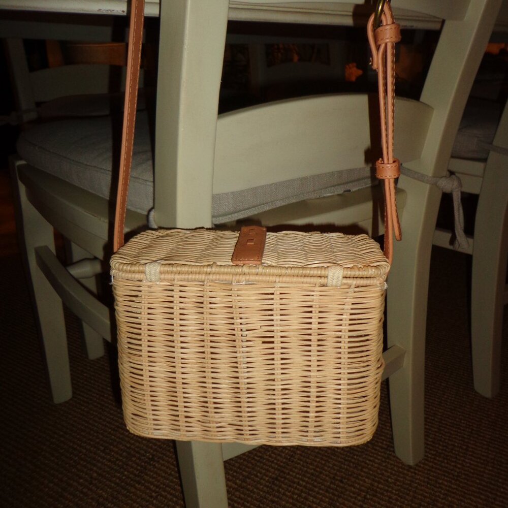 NWOT Universal Thread Wicker Basket Bag Natural Snap Closure Adj. Shoulder Strap - Picture 2 of 12